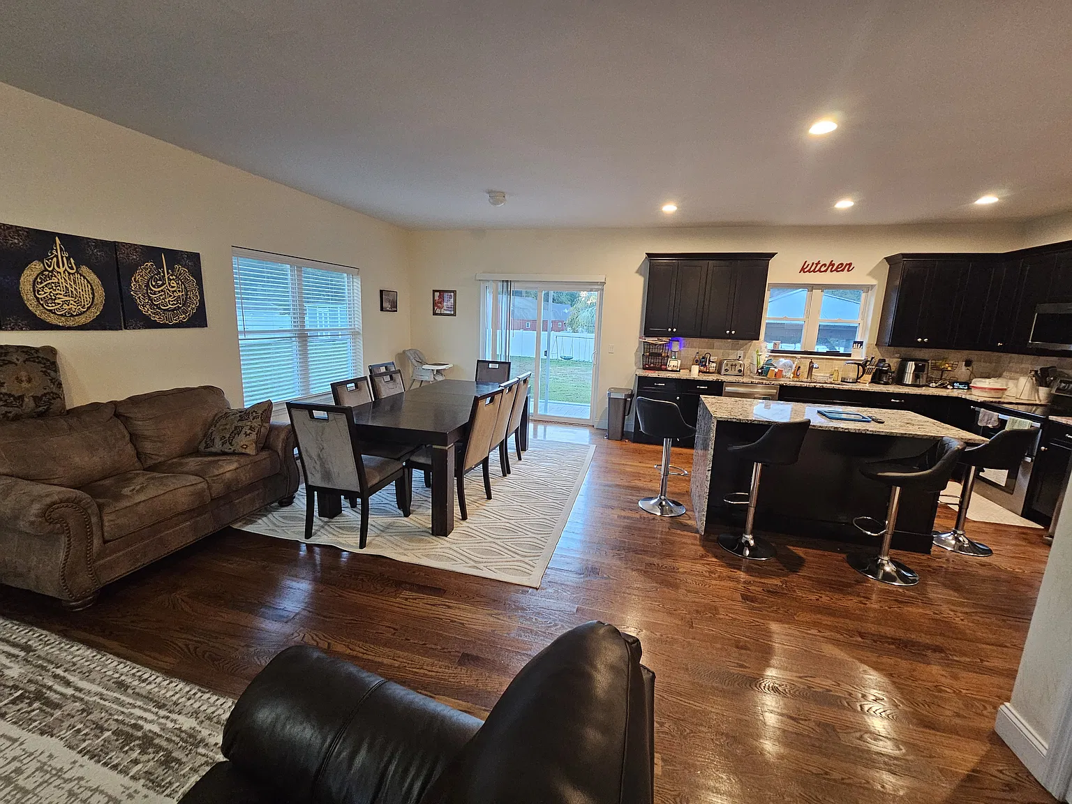 4 bed, 2.5 bath, $4,500 — Photo 2
