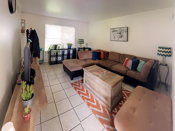 5th image of 33 El Capitan Ln