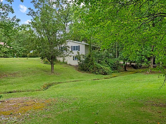 3rd image of 402 Country Club Drive