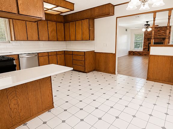 3rd image of 1216 Sunvalley Dr