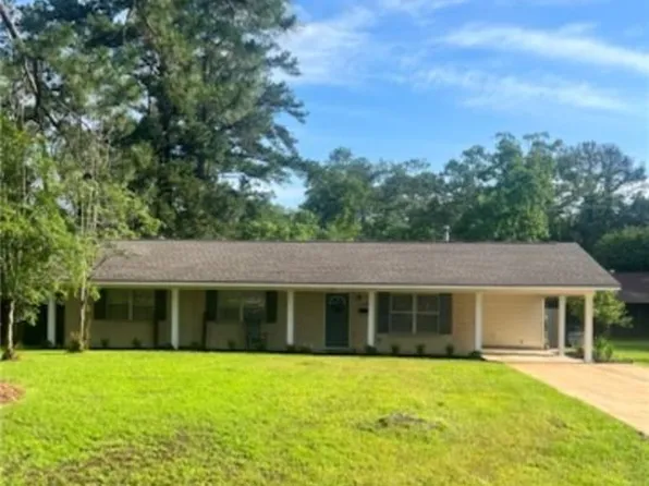 709 Lakeshore Dr, Pineville, LA 71360