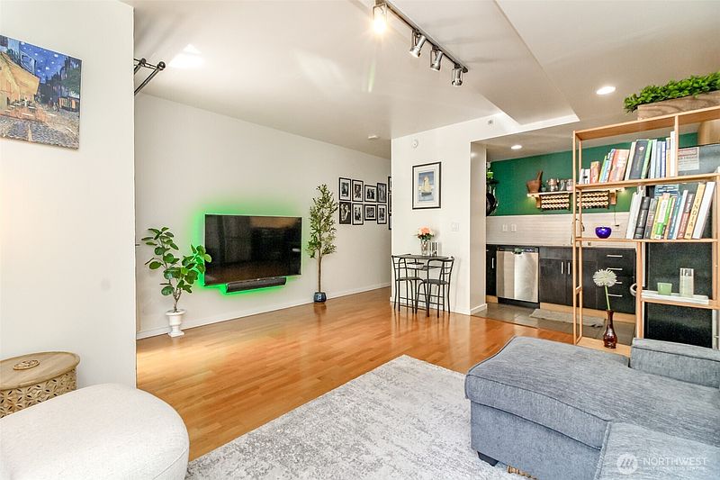 5th image of 76 Cedar Street #207