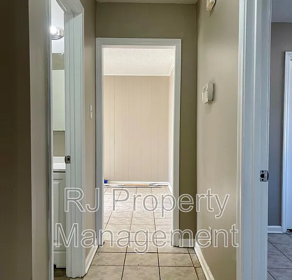 4211 Lansdowne Dr — Photo 23