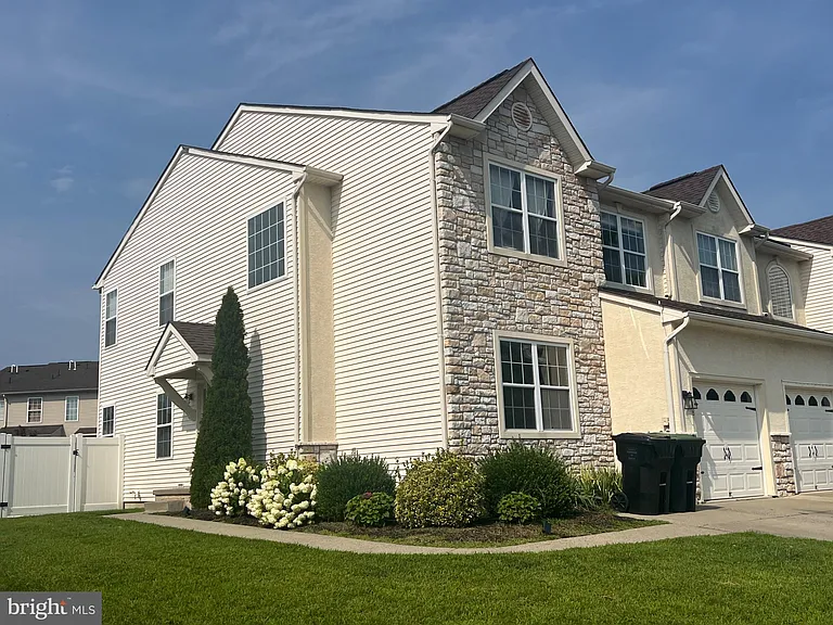 18 Bryce Rd — Photo 2