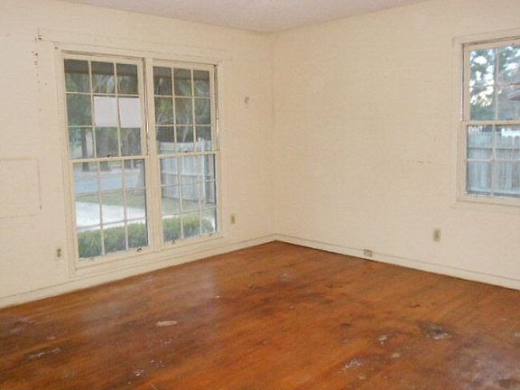 5th image of 916 Ponderosa Dr