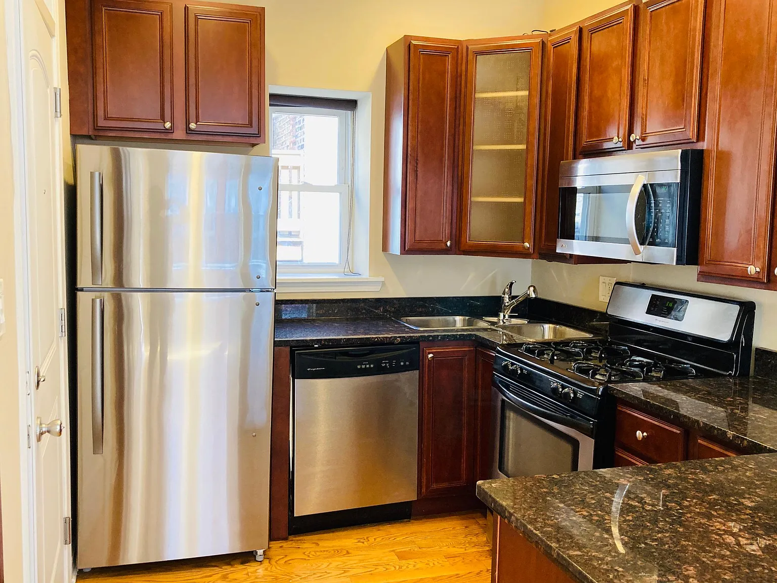 4838 W Hutchinson St — Photo 1