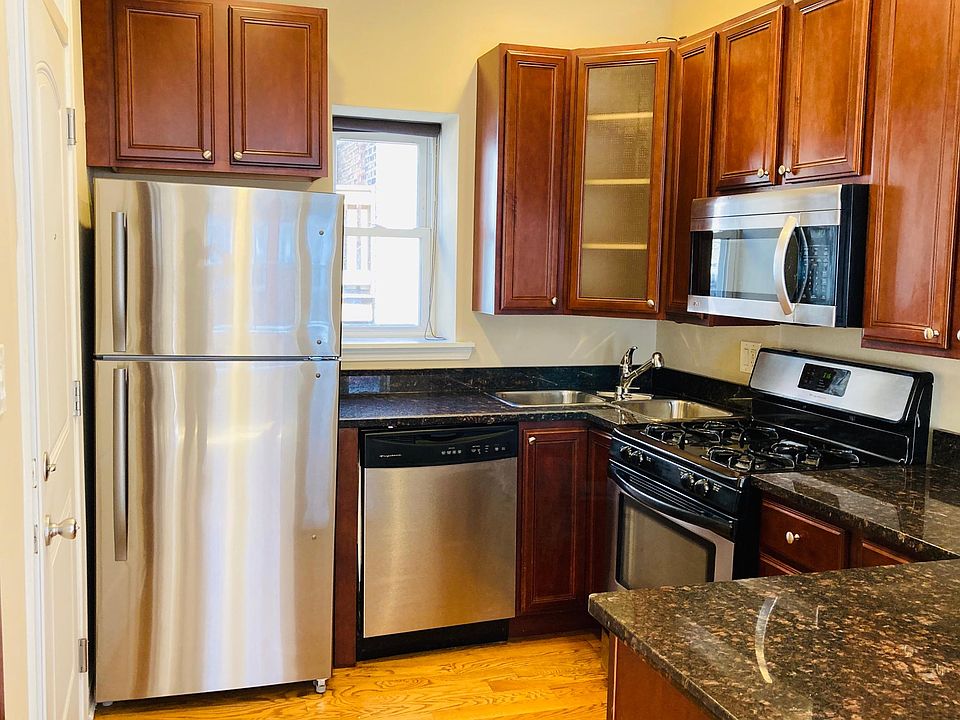 1st image of 4838 W Hutchinson St APT 204