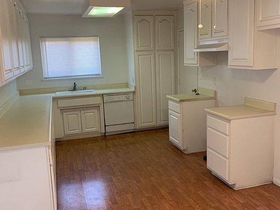2nd image of 328 Broadway Ave