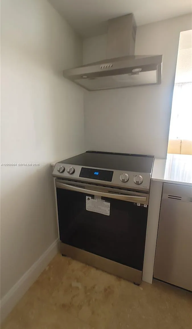 1000 Parkview Dr — Photo 4