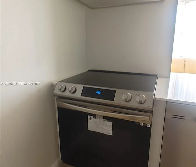 1000 Parkview Dr #125 — Photo 4
