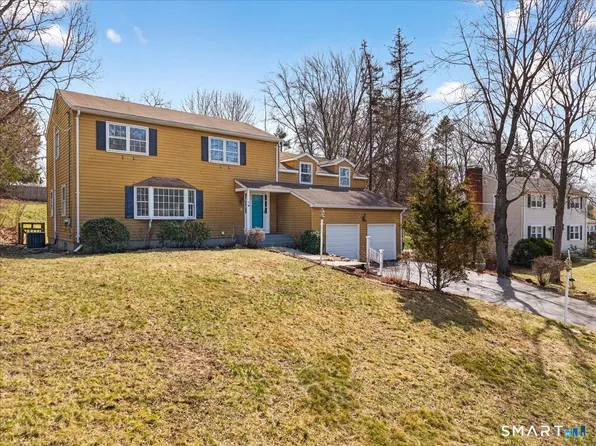 15 Oak Hollow Road, Branford, CT 06405