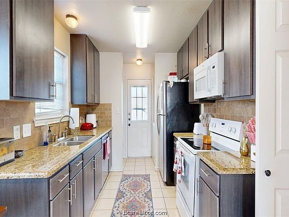 4th image of 1113 Gridiron Dr