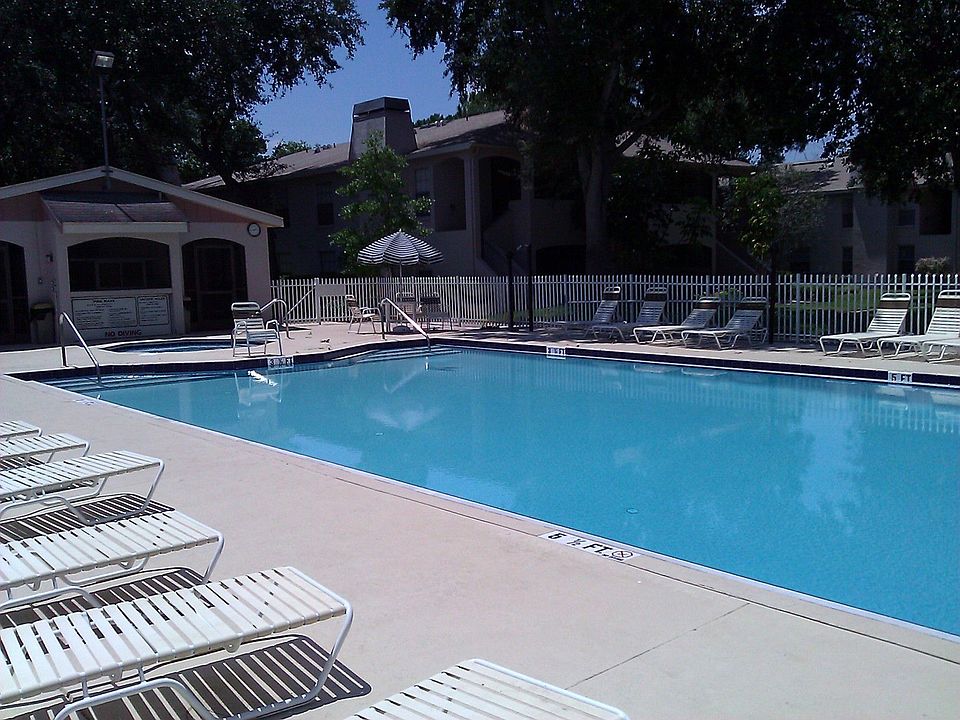 2nd image of 2994 Bonaventure Cir APT 202