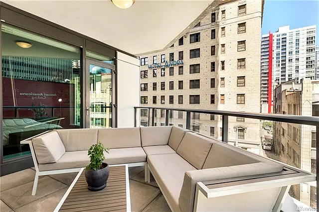 huge corner deck