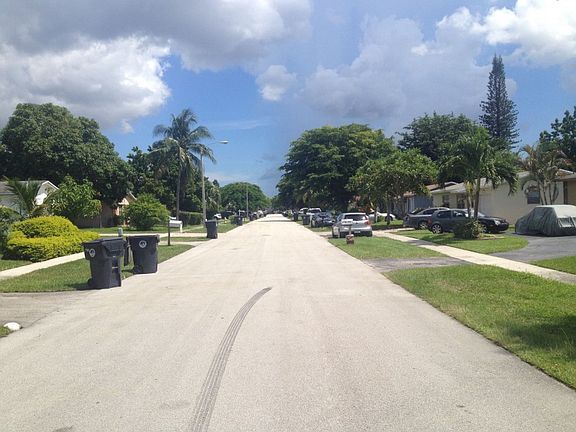 4th image of 7707 SW 9th St
