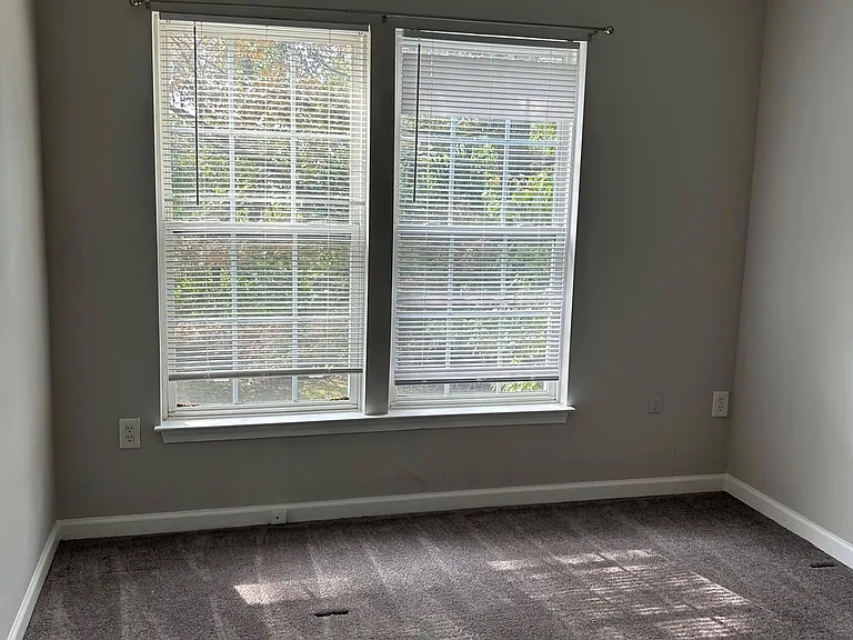 9602 Woodview Dr — Photo 15