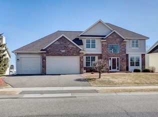8160 9th St N, Oakdale, MN 55128