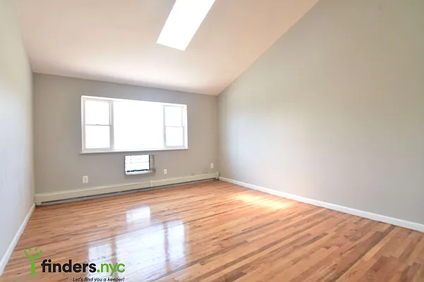 Rented by Clove Realty LLC | media 15