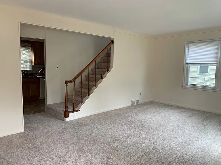 32469 Rosslyn Ave — Photo 4