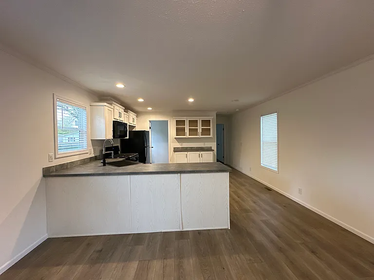 2330 E Main St — Photo 5