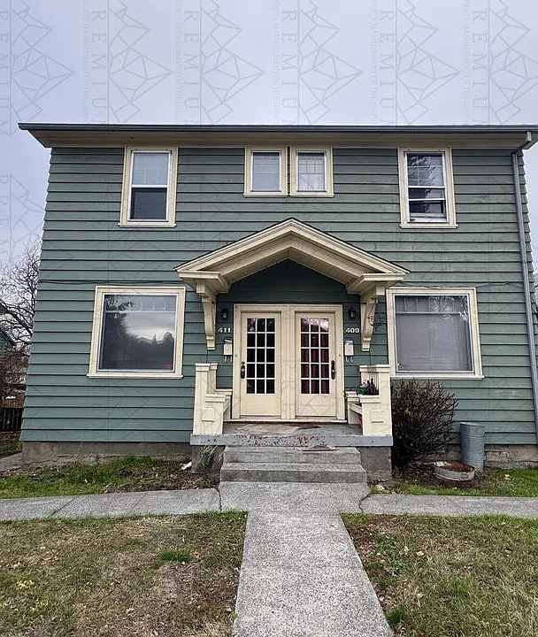 409-411 W 9th St