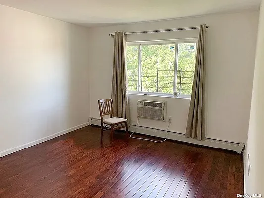 Sold by Skylux Realty, Inc | media 10