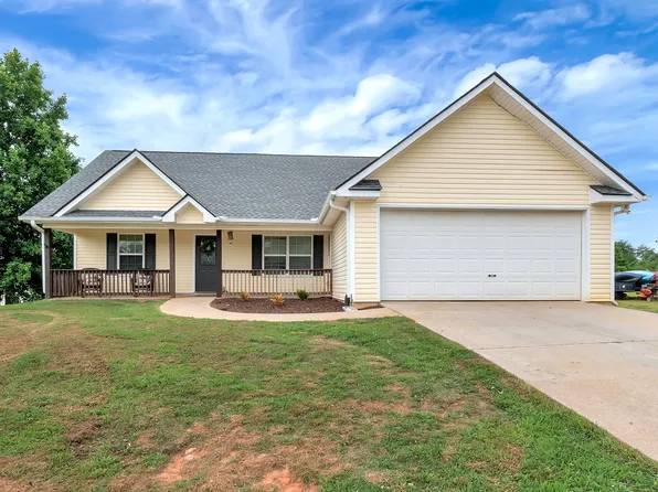 236 Russell Woods Dr, Mount Airy, GA 30563