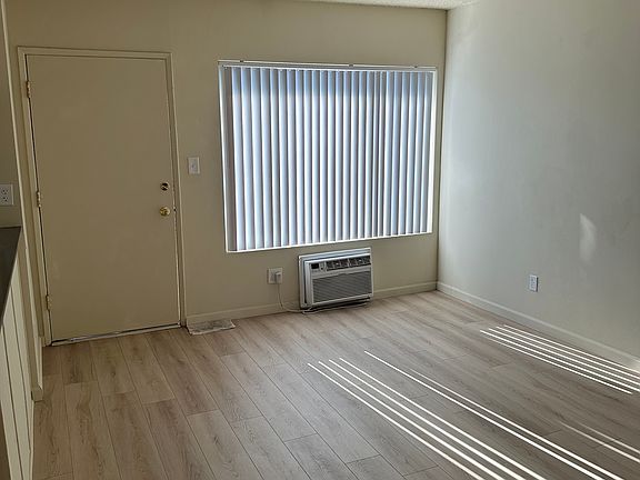 4th image of 7651 Vineland Ave #211