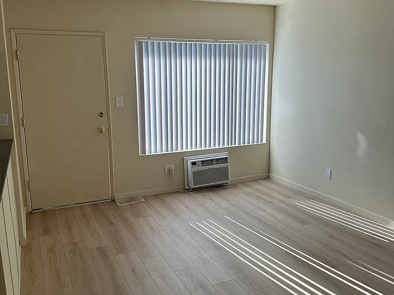 7651 Vineland Ave #211 — Photo 4