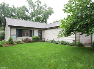 18 Wander Way, Lake In The Hills, IL 60156