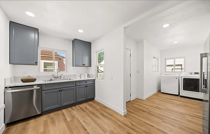2925 W Shorb St — Photo 12