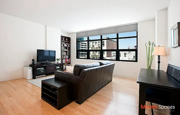 Sold by Modern Spaces | media 6