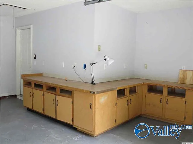 111 Capote Dr — Photo 16
