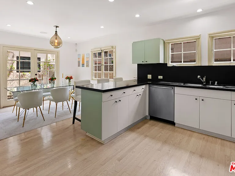 708 Westbourne Dr — Photo 11