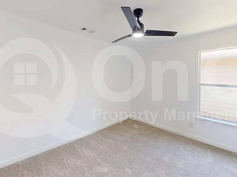 1028 Aviary — Photo 15