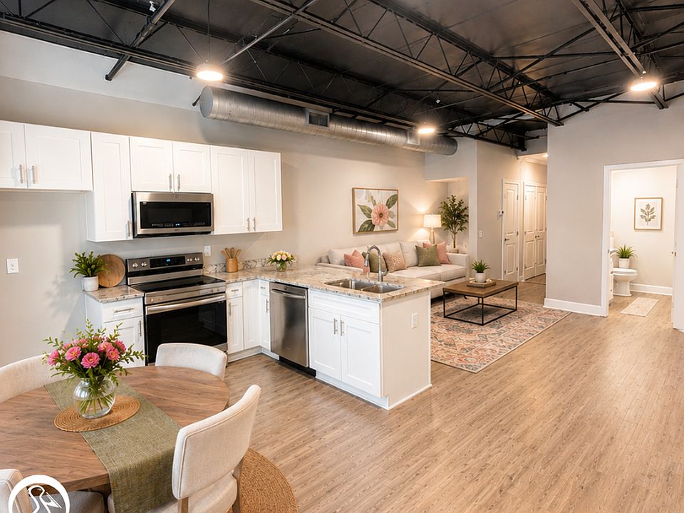 2nd image of 315 Pine St #11