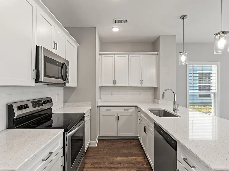 242 Mansfield Dr — Photo 13