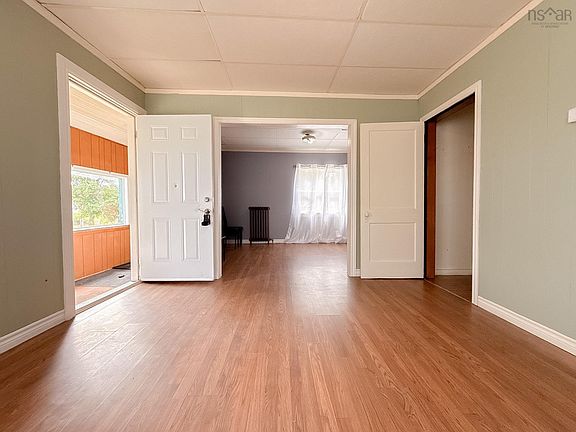 6th image of 379 Ripley St