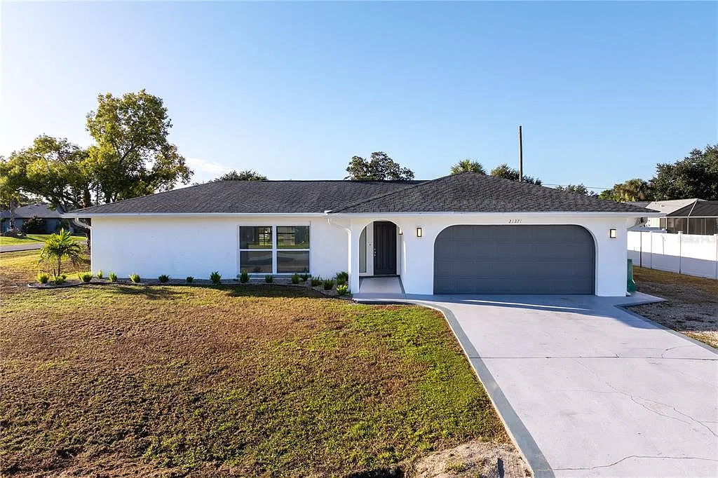 3 bed, 2.0 bath, 1629 sqft, $2,300 — Photo 1