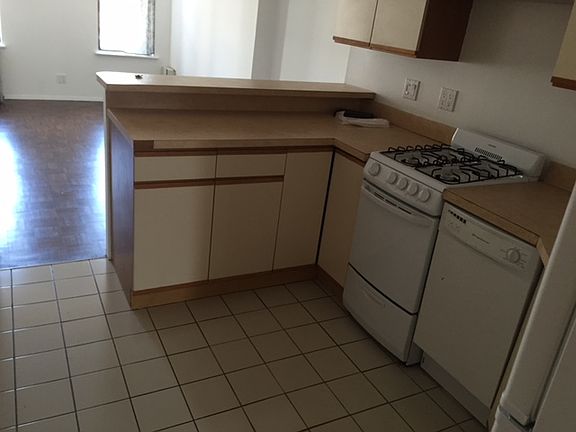 4th image of 524 49th Ave APT 4