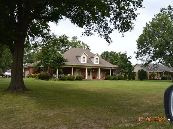 2nd image of 304 West Lake Dr