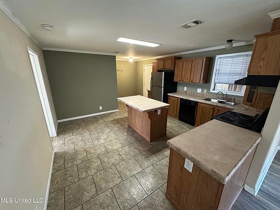 5th image of 73 Crest Oak Dr