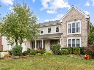 1525 Sandburg Dr, Schaumburg, IL 60173