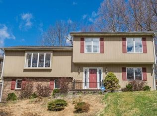 10 Up A Way Dr, Sussex, NJ 07461