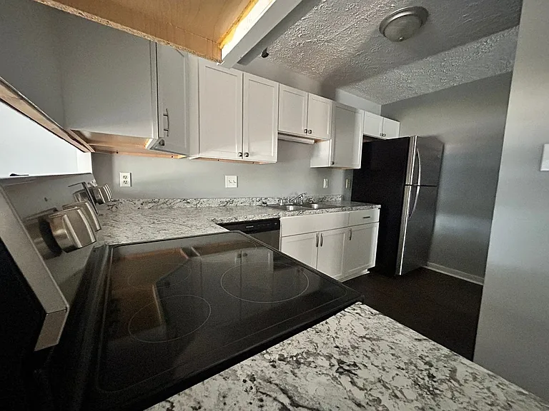 6466 Kelmscot Ct — Photo 10