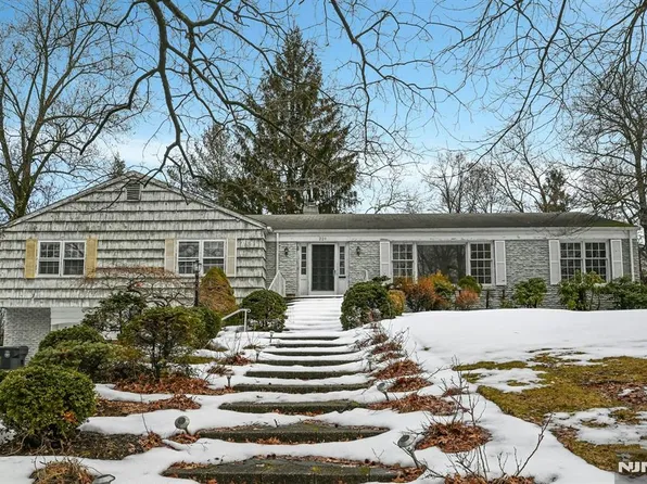 229 Allison Ct, Englewood, NJ 07631