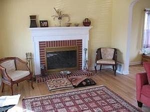 5th image of 452 Rose Ave