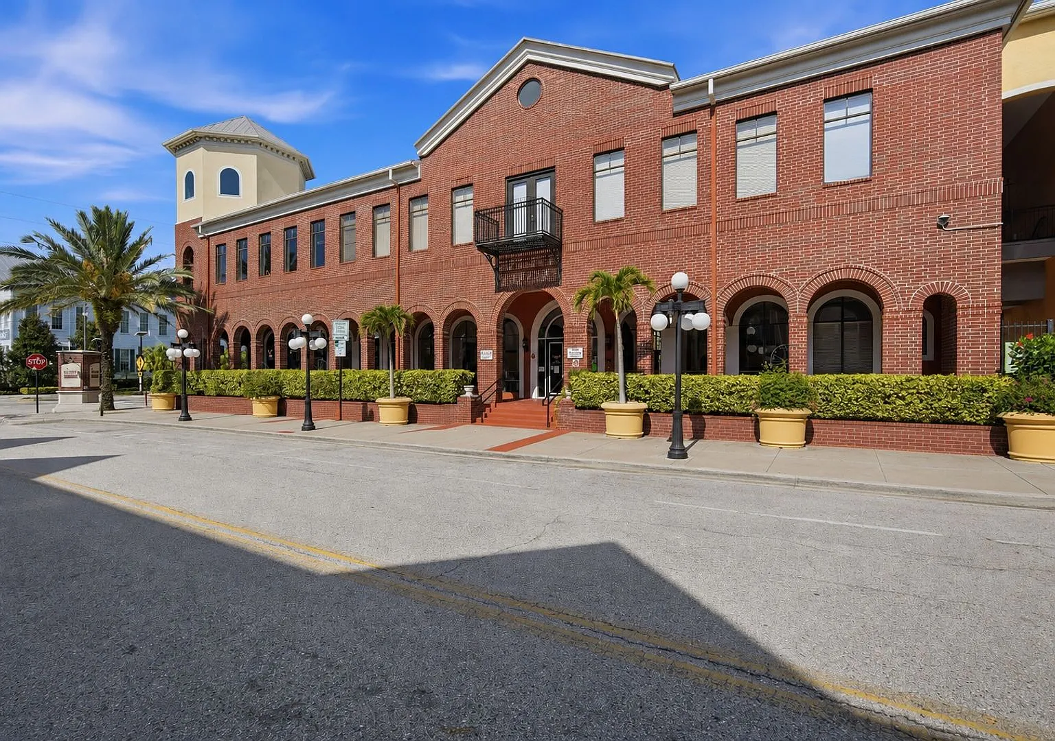 Spacious 1bedroom 1 bath condo in The Quarter at Ybor — Photo 2