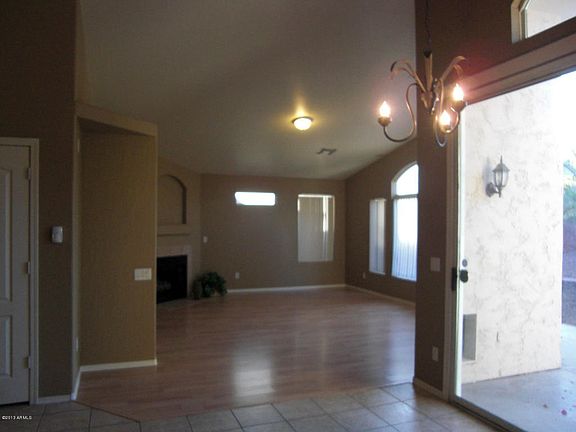 4th image of 1020 E Pontiac Dr