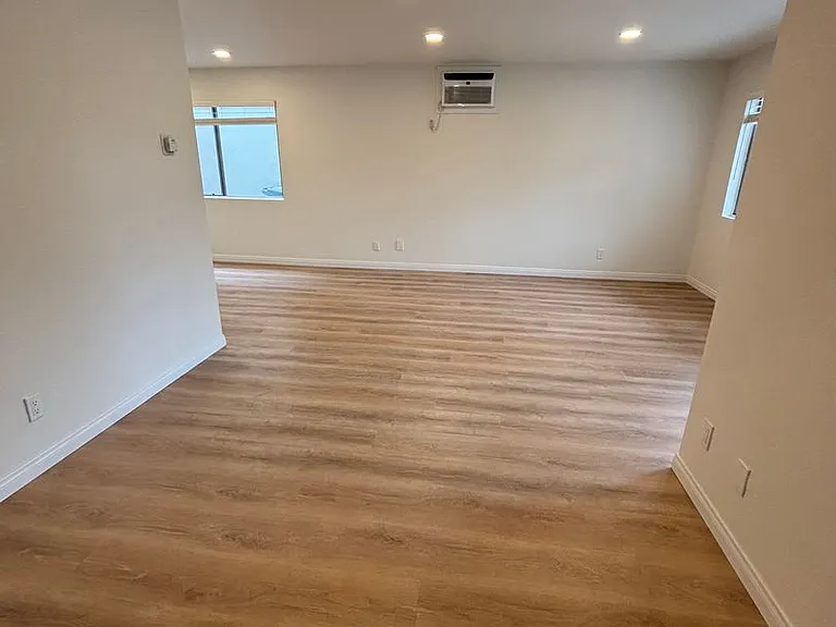 414 N Columbus Ave — Photo 6